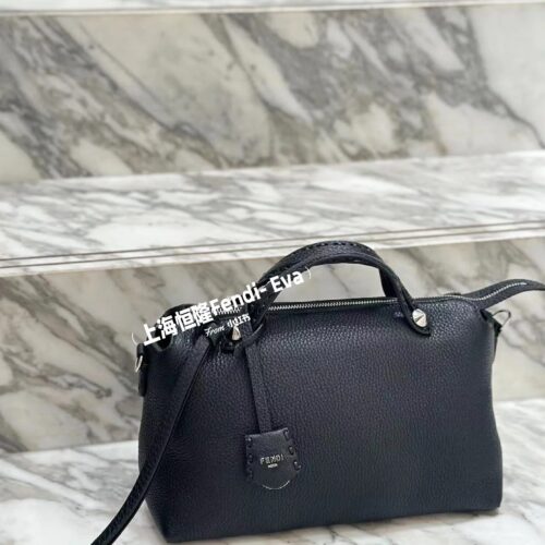 Fendi New | aBytheway New Performance
Fendi By The Way has been loved by many since its birth in 2014
This year's By The Way Seller's new performance on the runway is even more attractive! Dimensional compass
Medium size: 29 * 17 * 13
mini: 20*12*9