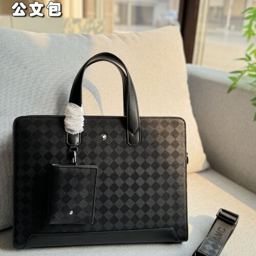 350 cowhide
size：38×28
MONTBLANC Fashion 3.0 Series Handheld Single Shoulder Crossbody Bag, briefcase
This briefcase is very useful for work and business trips. It has a large capacity and can easily store computer files and anything else. Moreove...