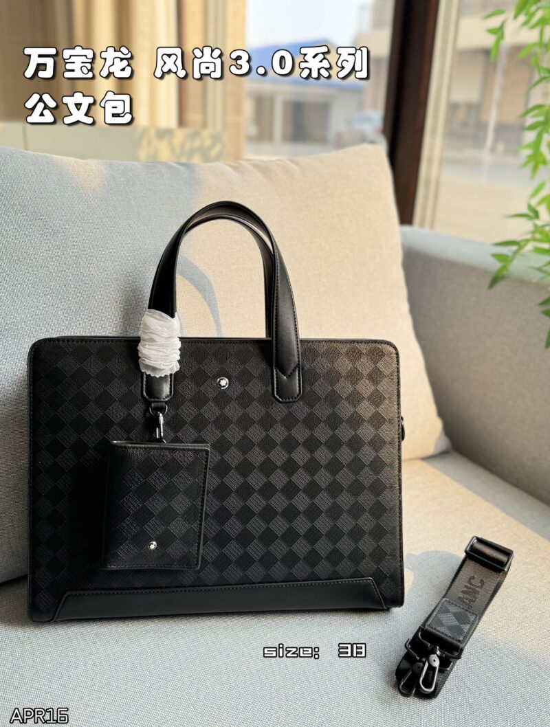 a9f5657857.jpg 350 cowhide
size:38×28
MONTBLANC Fashion 3.0 Series Handheld Single Shoulder Crossbody Bag, briefcase
This briefcase is very useful for work and business trips. It has a large capacity and can easily store computer files and anything else. Moreove...