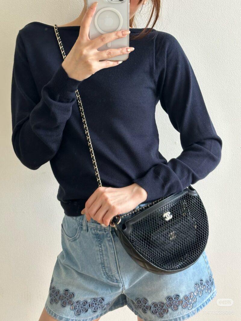 Can be worn on one shoulder, crossbody, or underarm, suitable for various concave shapes!