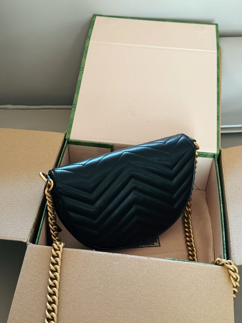 aa3908ed26.jpg 205 box
Size: 20 (top width) * 4cm
GG Marmont 23ss saddle bag,
It's hard not to love after watching it
Inside the original hardware version!
The upper body effect is also amazing!