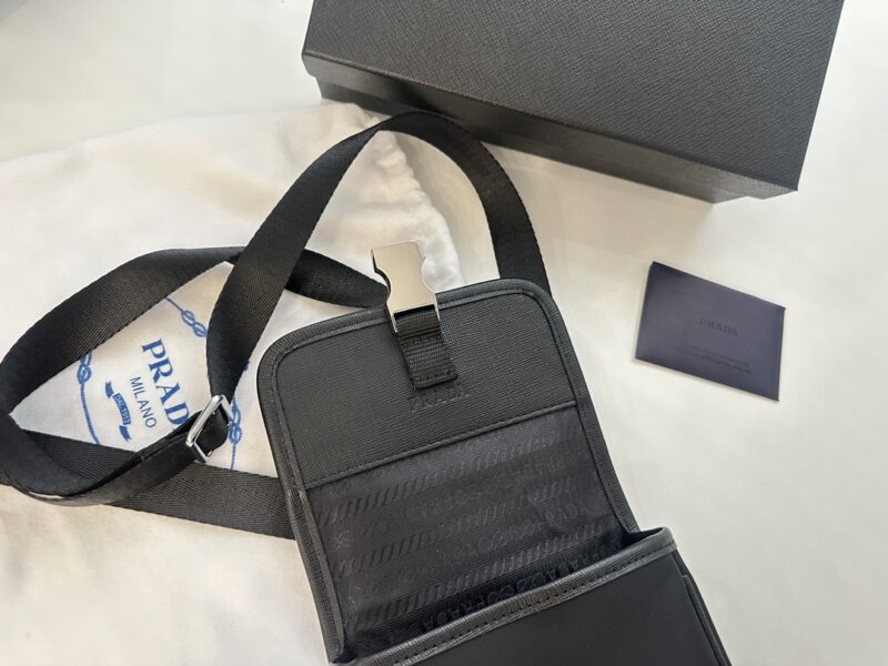 Complete gift box packaging ? Vertical PRADA ? Model 2020-1 Large Phone Bag [Strong] Crossbody Bag Waist Bag Multi purpose unisex Milan Creation. Miuccia Prada's unique talent lies in her relentless pursuit of new ideas, blending curiosity for kn...