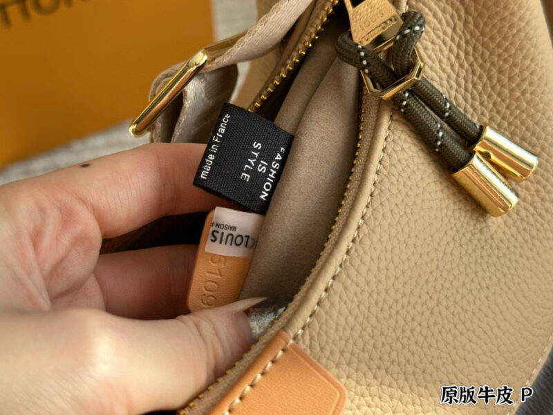 aa97a85d74.jpg 390 layer cowhide
size:32*24cm
Recently popular new shopping bags
Hobo cargo is on fire!
Because of the upper body! Exactly! Okay! Look!
L's latest shopping bag
High appearance and super practicality!!!