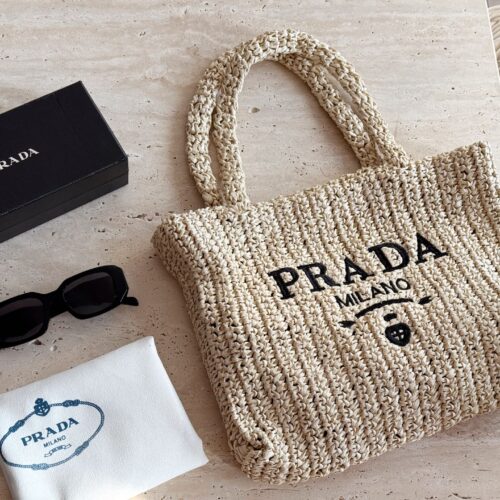 165 boxes
size：37*30cm
Prad. Vacation Lafite Grass Tote
I really want to go on vacation ??
Search for woven shopping bags ?
