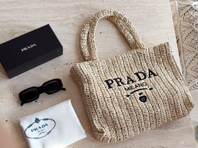 165 boxes
size：37*30cm
Prad. Vacation Lafite Grass Tote
I really want to go on vacation ??
Search for woven shopping bags ?
