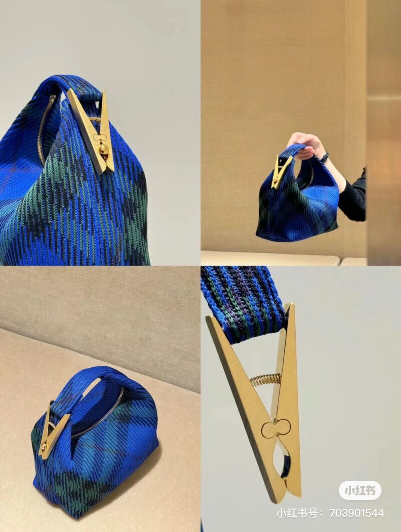 Burberry lunch box bags are really popular. The designer is a genius who never expected the clothesline to match the bag Designers are really imaginative. Burberry's latest lunch box bag is really popular, with a retro feel added to the dark green color!