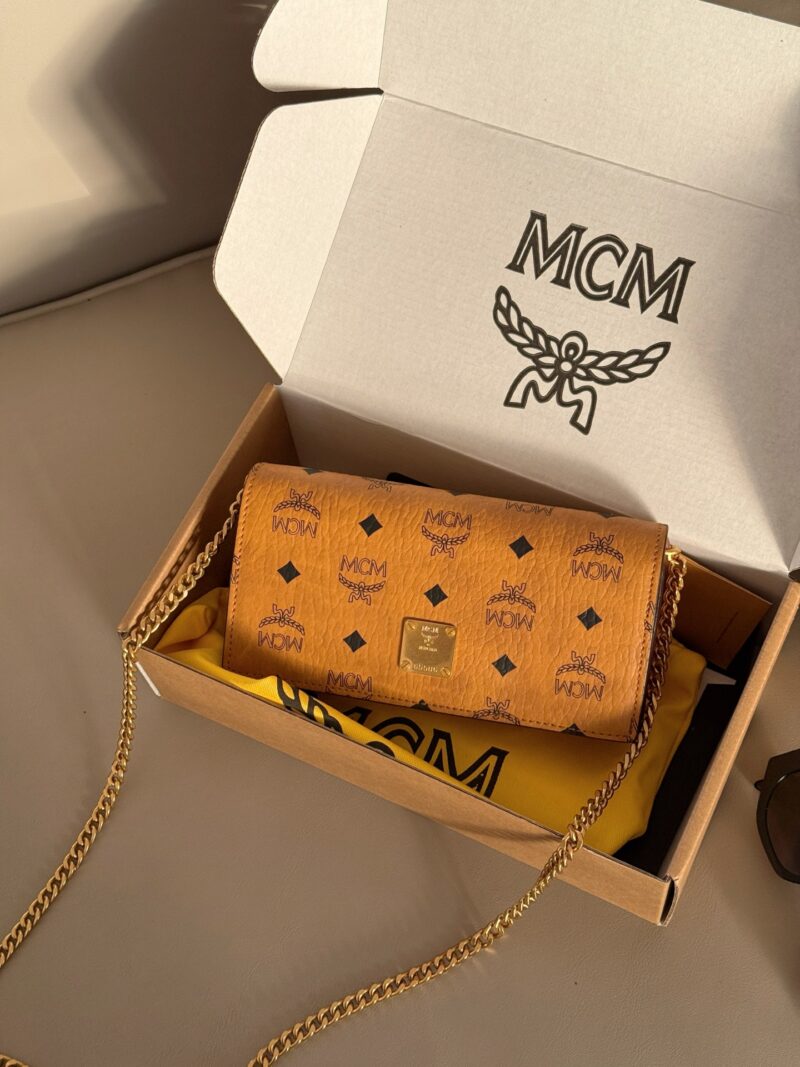 220 boxes
size：21*11cm
Mc.24 New Head Chain Bag
Chain bag paired with bronze logo
Handheld or crossbody