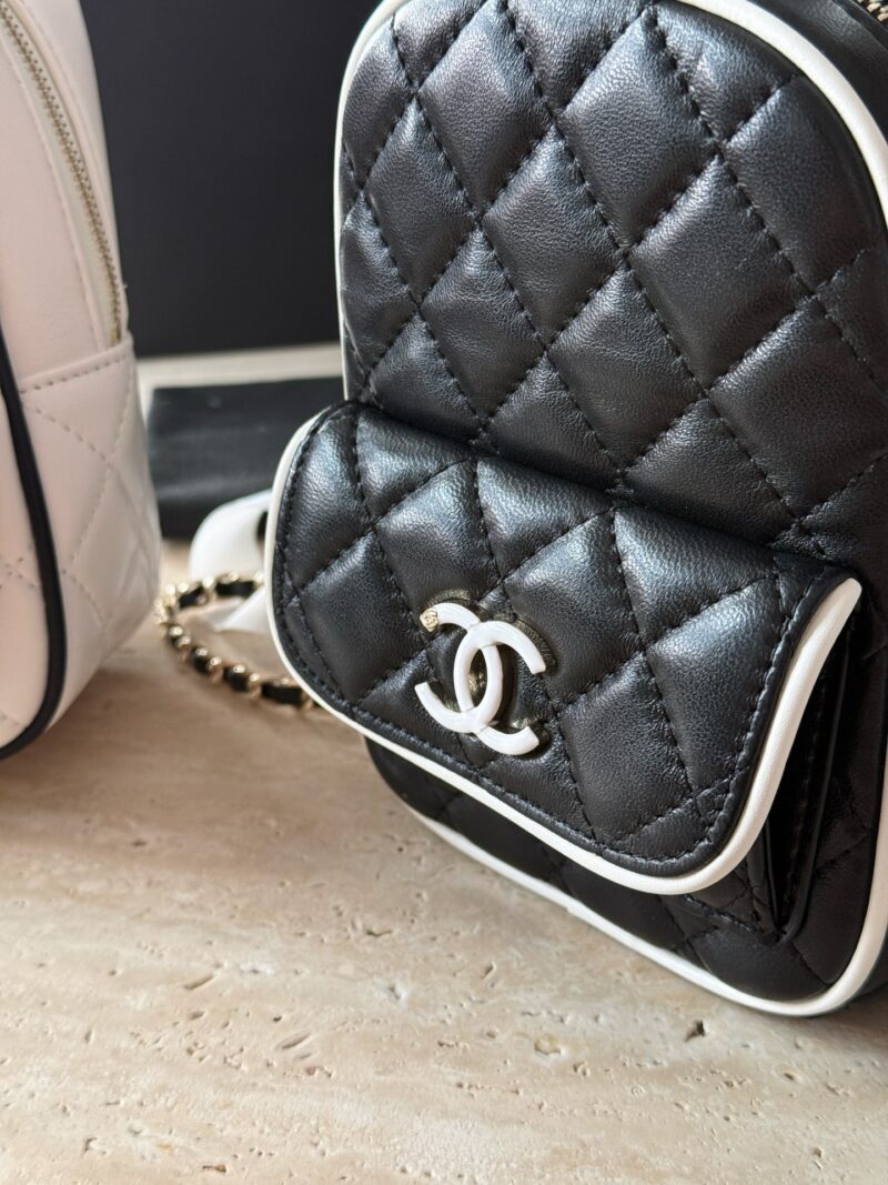 ab52d73568.jpg 295/sheepskin box
size:13*18cm
Xiaoxiangjia 25P new backpack
This season's stir fried chicken with cute little shoulders
My new bag!
CHANEL 25p black and white border panda color
25P all black sheepskin small book bag is cool!
