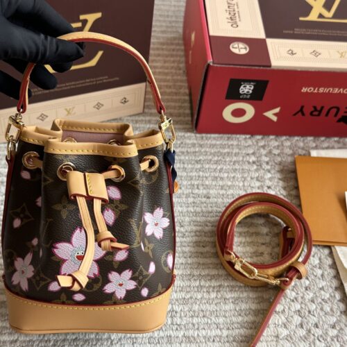 215 boxes
size：13*16cm
L's new nano bucket bag
Noe bucket bag is super cute!
Old flower ydds!
Get in quickly! Get in quickly!
I really love it! Because it's really easy to match!