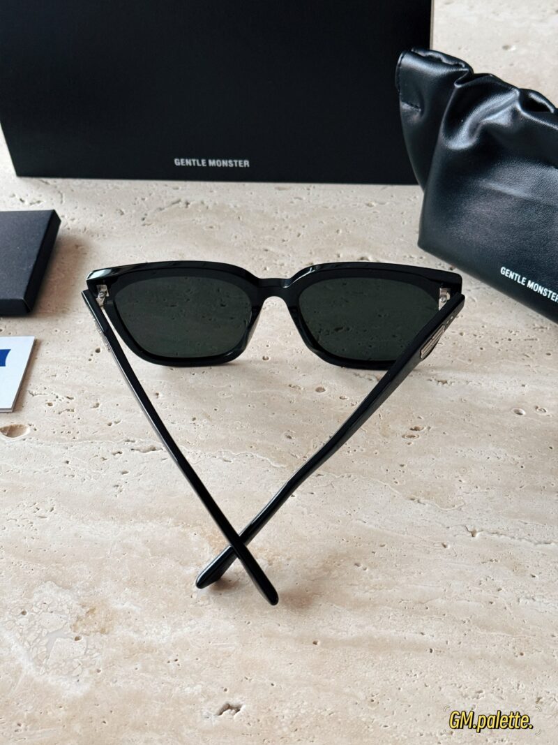 ac374875e8.jpg 185 configuration packaging
sunglasses
Zeiss lens AU protection
Round faced Tian Cai GM Sunglasses Palette
Palette belongs to the large frame type, square sunglasses do not choose face shape, can decorate face shape
It's great for daily outings, driv...