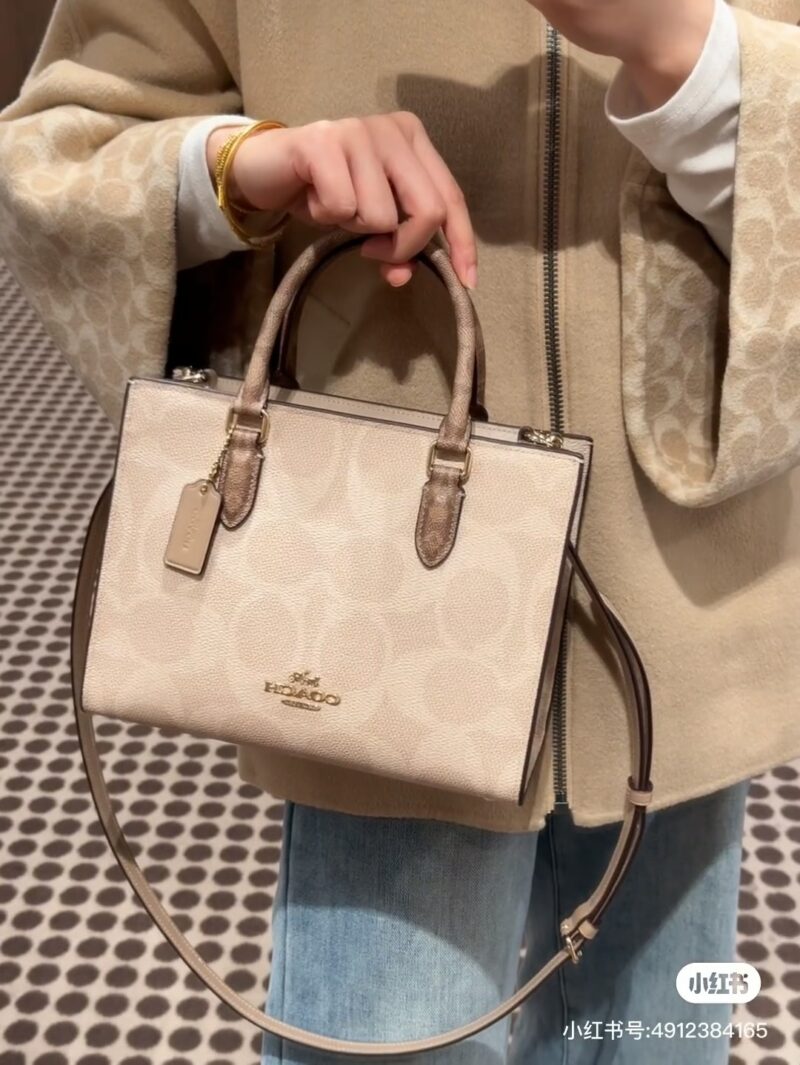 ac68e72f86.jpg COACH | New Maggie Tote! A small tote bag with just the right size for live pictures
New Series Maggie Tote