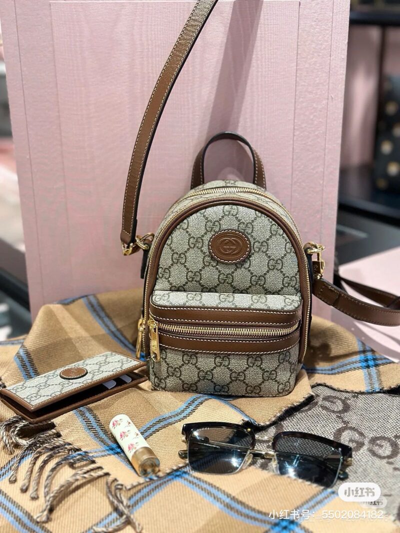 Gucci's new bag
Gucci's new handbag, portable, single shoulder, crossbody, easy to grip both shoulders
QQ is very cute, chubby, and very good at pretending