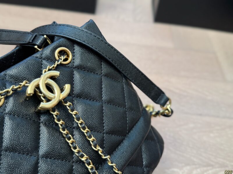 ac8538124c.jpg Counter gift box packaging
Chanel Chanel
Drawstring bucket bag, comfortable and classic
Show fashion while being more charming
Durable yet modern fashion
The daily preferred choice for elegant women
Size 20 16