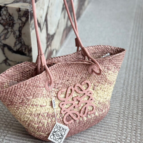 179 without box
Size: Bottom width 30, top width 50 * height 25cm
LOEWE | Grass woven bag
Don't you have such a beautiful straw woven bag in summer?
100% suitable for vacation~
Look at the sea, look at the sea, look at the sea