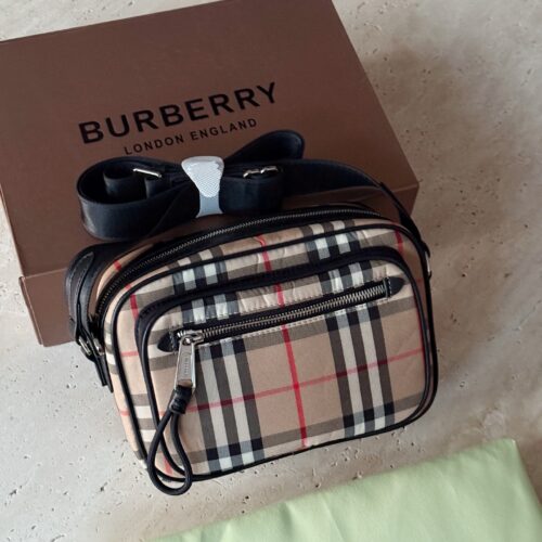 190 pairs folding gift box
Size: 22 * 15cm
Bur Classic Grid Camera Bag
Traveling and working from home is very convenient!
One that my boyfriend really likes!
This is a product that can be used by children, boyfriends, girlfriends, uncles, and aunties!