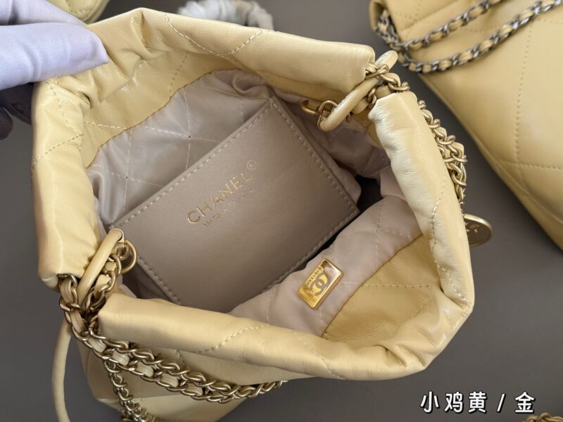 ad7d55340b.jpg 225 boxes
Grandma Xiang's color is really amazing/stunning
size:20*20cm
Xiaoxiangjia Mini 22bag
The scaled down 22bag looks particularly cute and playful,
Still made of calf leather material,
Soft and lightweight!
Search for garbage bag mini