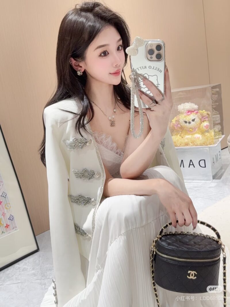 ae03f5fec7.jpg Chanel's new small box bag