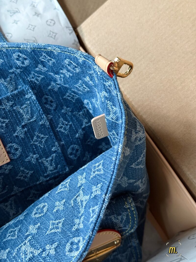 af14fc6015.jpg 320 box m
size:20*20cm
24 Spring L Home Denim Denim New Collection
Rocket at the beginning of the New Year
What a cute one
Vintage tannin backpack
Very suitable for summer y2k style, looking forward to living in summer!