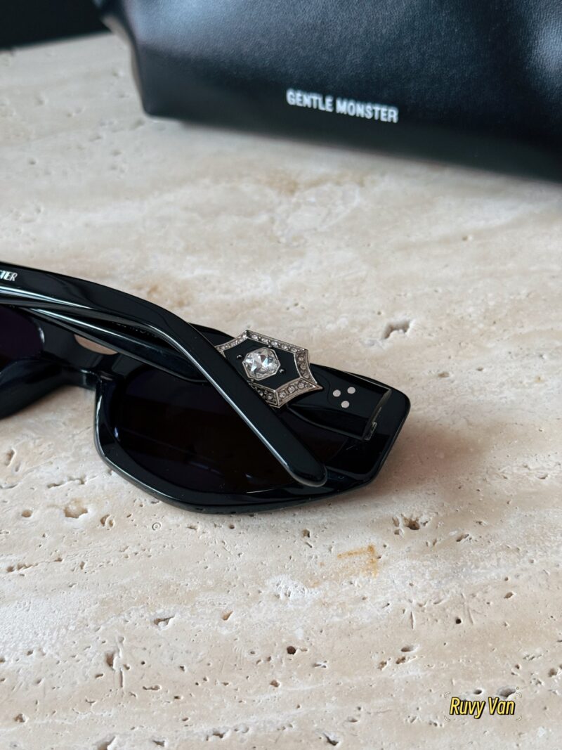 af2697548a.jpg 190 Pack
GM Ruvy Van jewelry collection is really beautiful~
Stylish girl's 25 year new must-have GM sunglasses!
Diamond black ultra wide and face covering
Cool and shining stars all have it~