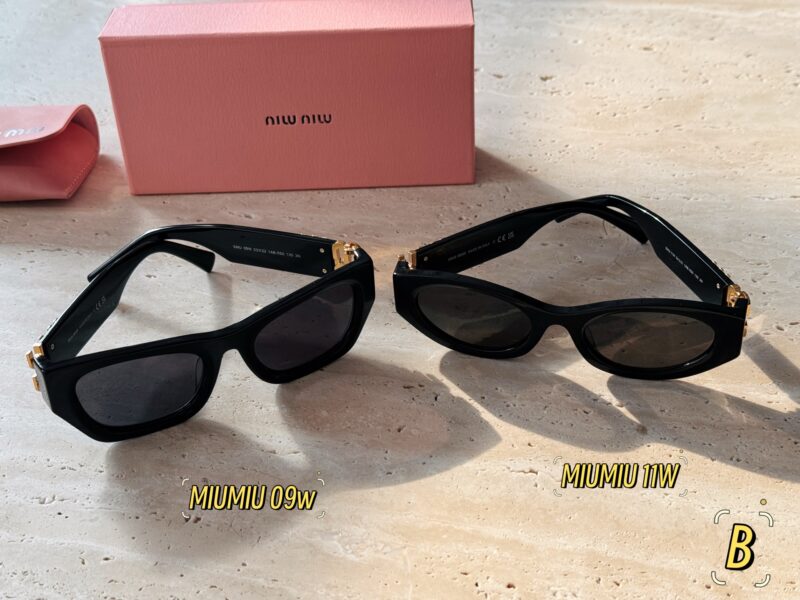 af34808750.jpg 190 configuration packaging
Miu frames really cost 110000 yuan this year
The design of kitten eyes is very popular among internet celebrities and bloggers. It covers the face and makes it look smaller!
Wu Xin's same MIU sunglasses 09w are really amaz...