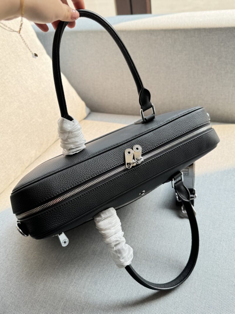 af399cbd82.jpg Cowhide 340
size:38×28
MONTBLANC briefcase handbag crossbody bag
Cowhide material creates various visual effects
Business commuting men's briefcase
The capacity is also very large, it can hold files and computers
Black versatile, classic
The mater...