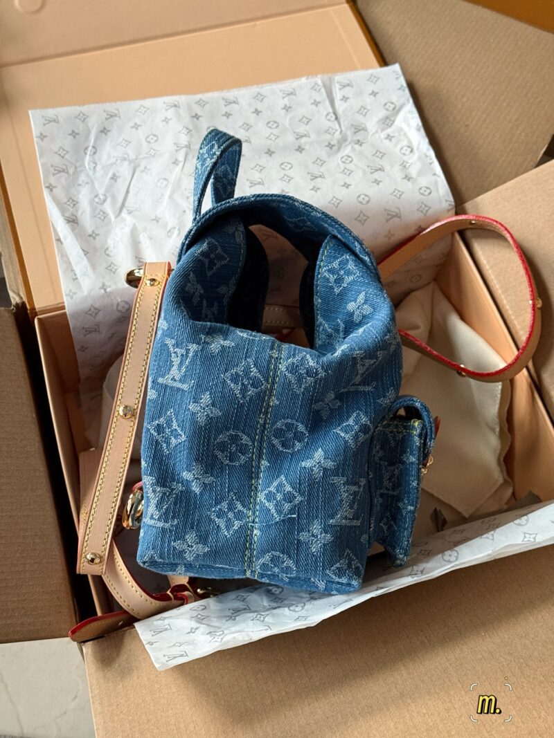af52587229.jpg 320 box m
size:20*20cm
24 Spring L Home Denim Denim New Collection
Rocket at the beginning of the New Year
What a cute one
Vintage tannin backpack
Very suitable for summer y2k style, looking forward to living in summer!