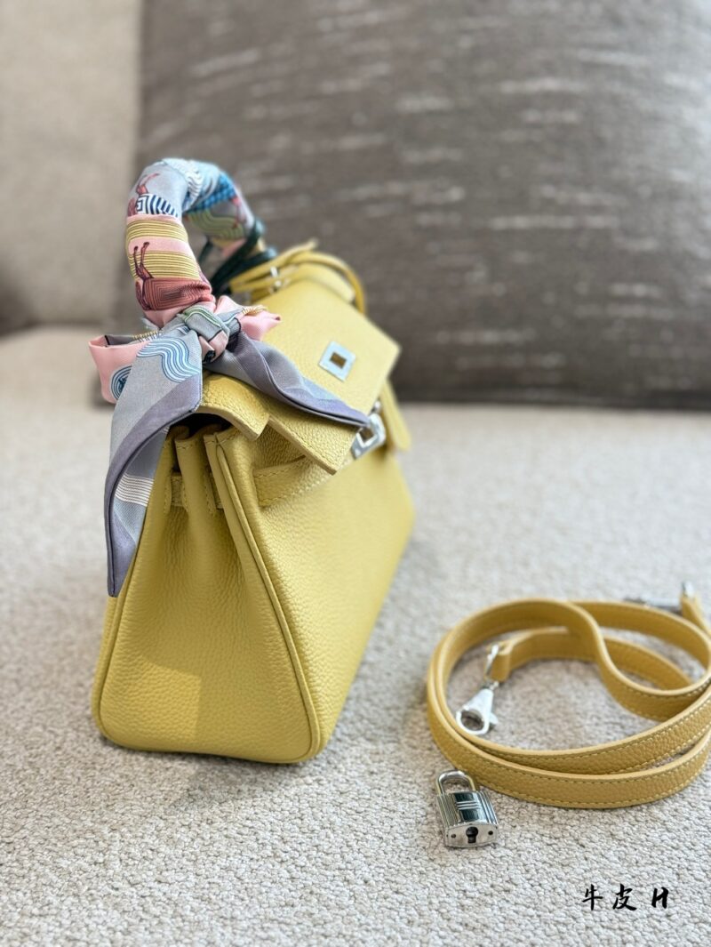 afb1805b6f.jpg Cowhide P330
High quality texture, versatile upper body, super stylish!!
Hermes MiniKelly II,
Suitable size for all age groups, playful and cute to carry~20cm