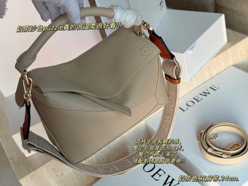 b06a04050c.jpg 320 box
Size: 24 * 15cm (large)
Loewe Geometry Package Puzzle
The latest version of woven shoulder straps
Clean Puzzle Edge is very advanced!
?? Cowhide quality!
Completely hold on!