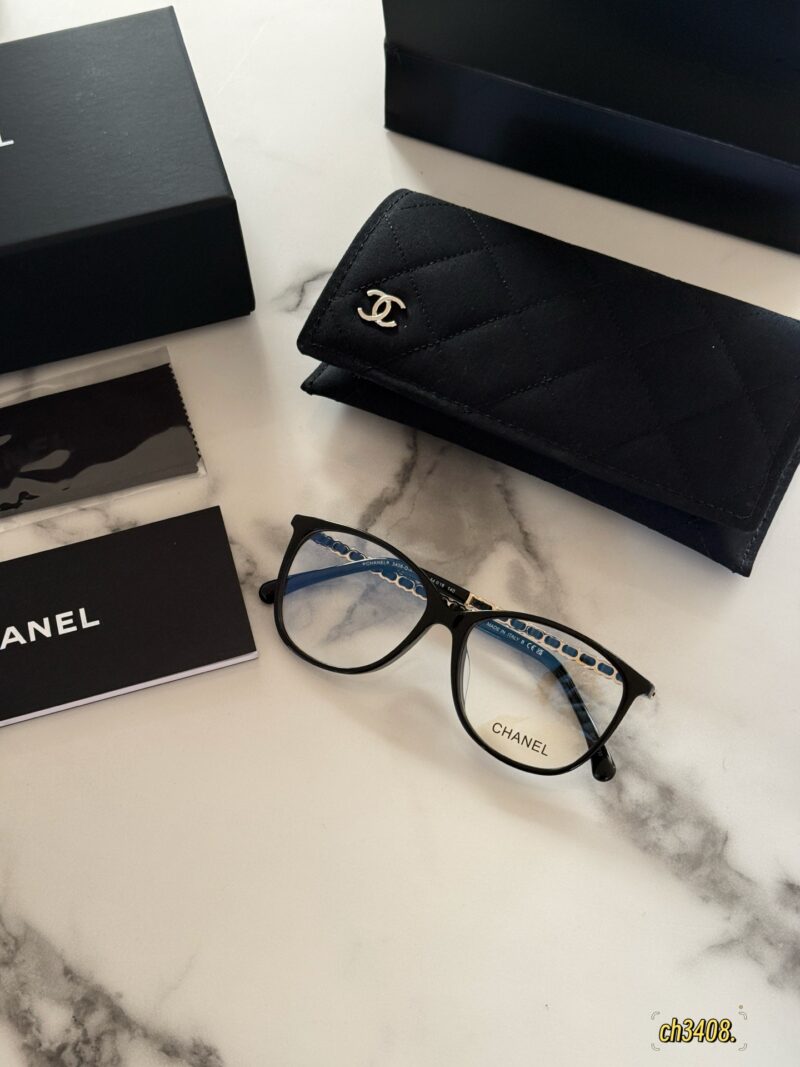 b06af2c021.jpg 195 complete packaging upgrade version
Xiaoxiangfeng Invincible Black Frame Plain Mirror ∞
Wearing it without makeup is absolutely stunning!
Ch3408 is truly the "out of stock king" and the bare black frame on my heart
The side face shark looks so s...