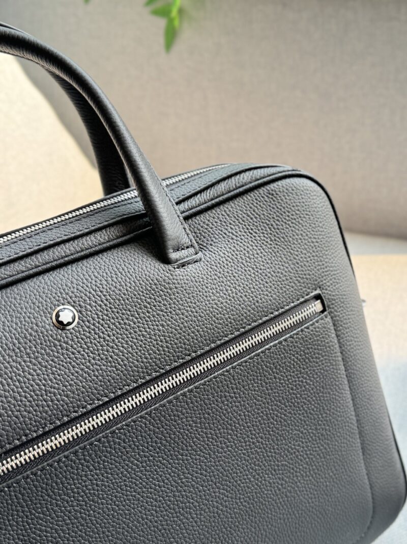 b07476220a.jpg Cowhide 340
size:38×28
MONTBLANC Large Class Soft Leather Grain Series Double Layer briefcase and handbag
Cowhide material creates various visual effects
Business commuting men's briefcase
The capacity is also very large, it can hold files and com...