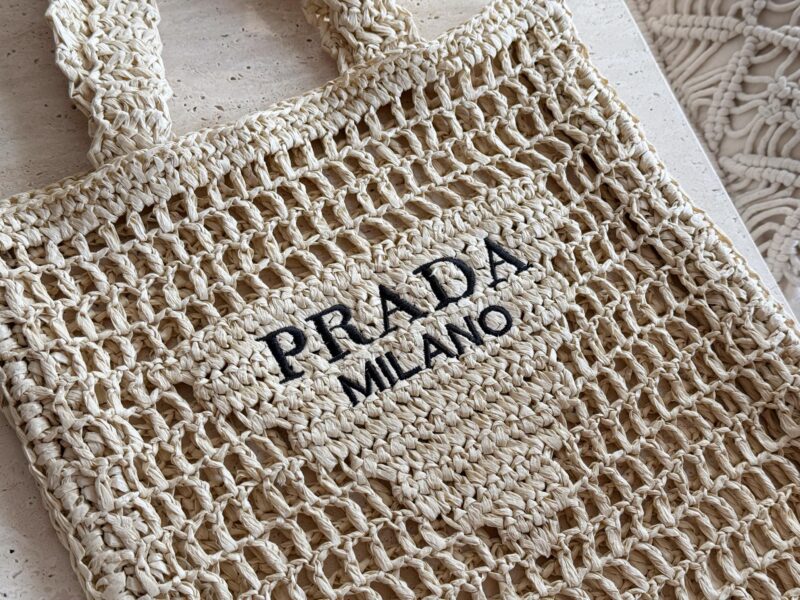 165 boxes
size：35*40cm
Prad. Vacation Lafite Grass Tote
I really want to go on vacation ??
Search for woven shopping bags ?