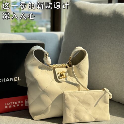 199 folding box
size：21×21
CHANEL 25P Underarm Bag Chain Bag Crescent Bag Half Moon Bag Handheld Bun Mother Bag
I really like Hobo's bags
It looks like the atmospheric capacity is considerable
The texture is really online
The whole bag is soft and...