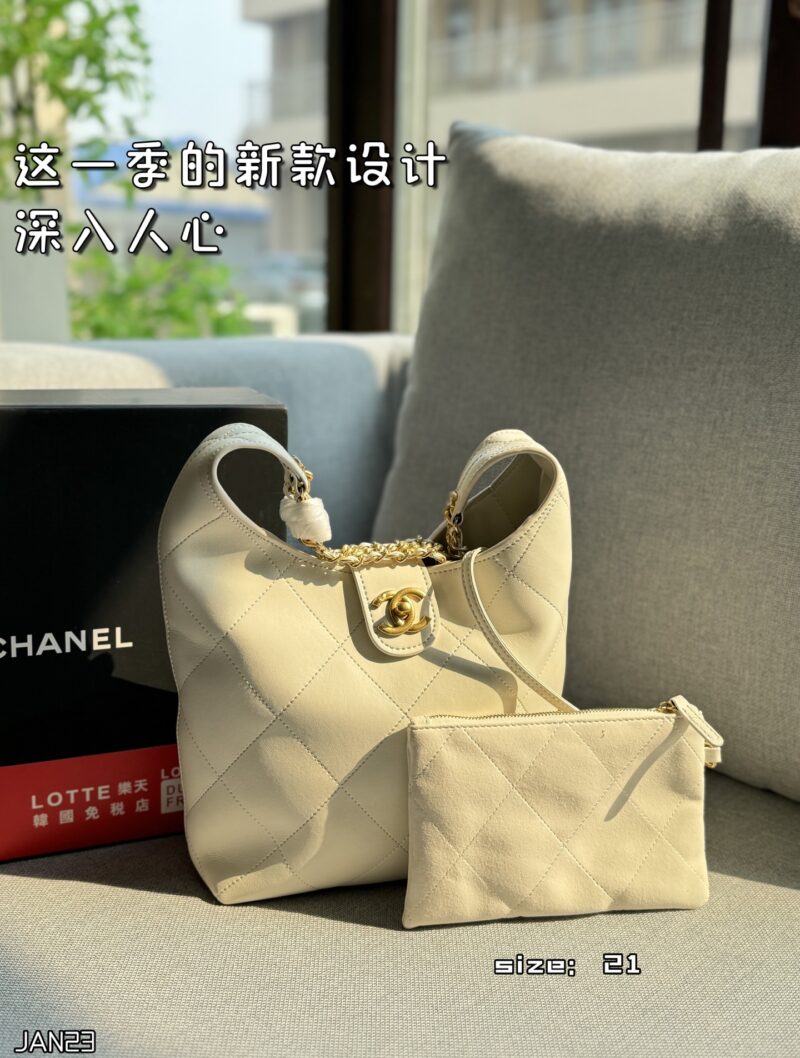 b0ce883f58.jpg 199 folding box
size:21×21
CHANEL 25P Underarm Bag Chain Bag Crescent Bag Half Moon Bag Handheld Bun Mother Bag
I really like Hobo's bags
It looks like the atmospheric capacity is considerable
The texture is really online
The whole bag is soft and...