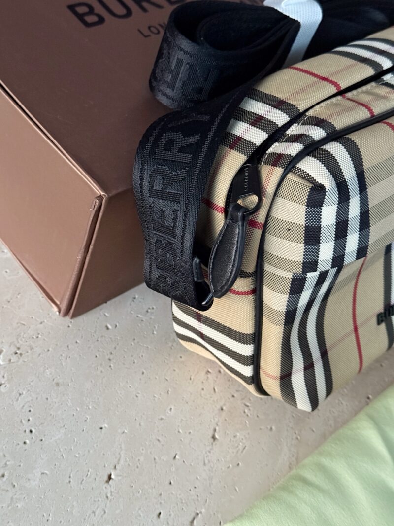 205 box
size：22*15cm
Bur's new camera bag
Latest Fabric Pattern!
Daily trendy clothing,
Fashionable outfit, no problem at all!
Both men and women can take responsibility for their appearance!