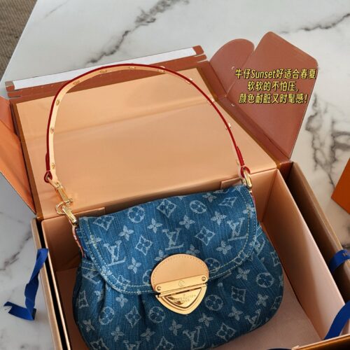 310 box (replica version)
size：26*18cm
L's denim sunset is perfect for spring and summer
I really like the tannin series
The Sunset capacity is sufficient,
Soft and not afraid of pressure,
Color resistant and stylish!