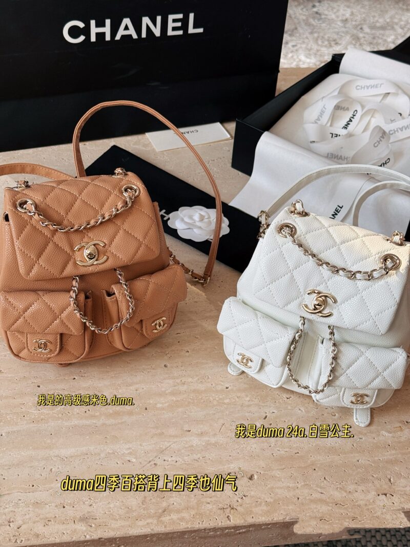 b1d868c3db.jpg 290 boxes
size:18*19cm
Xiaoxiang Home Duma 24V Backpack
Take Snow White home with a heartbeat
Cute love
The cutest backpack of the season
? Single shoulder ? Double shoulder ? Handheld