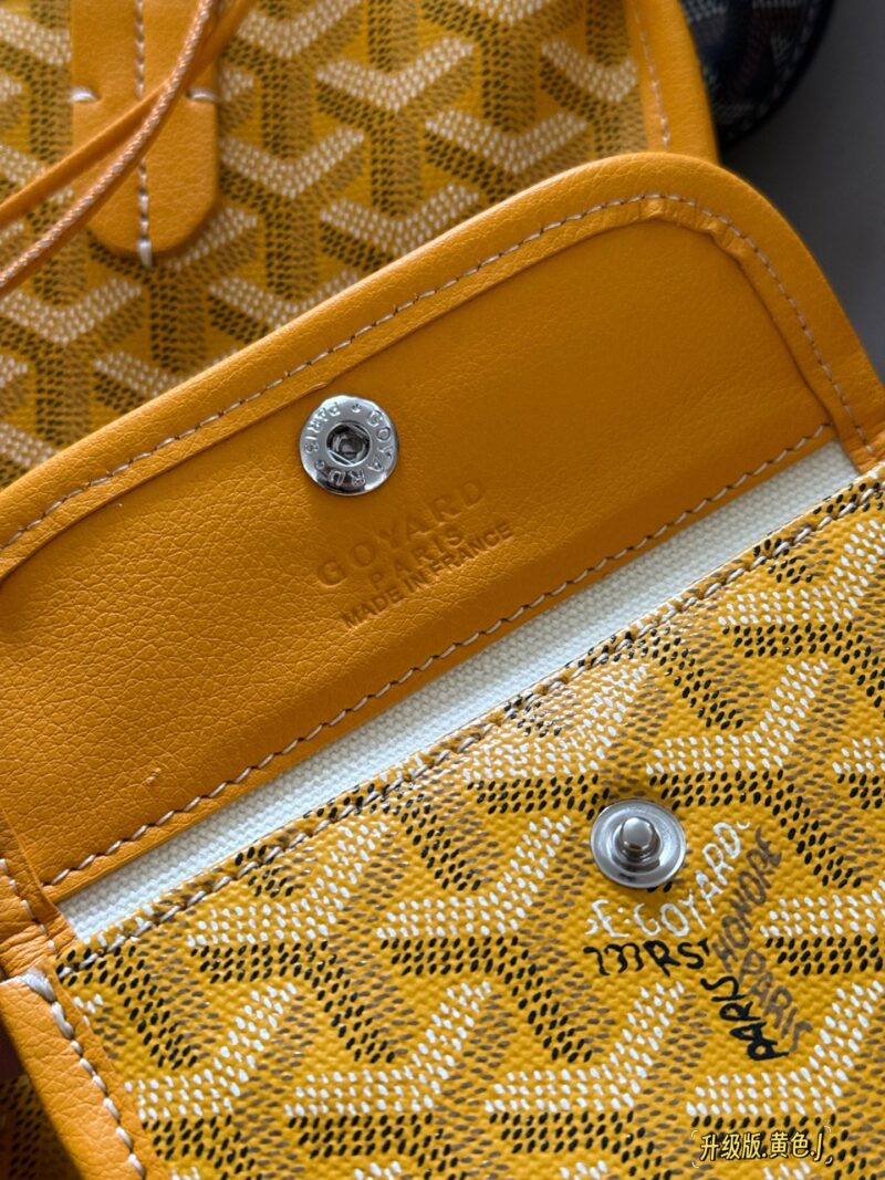 b1f1f87908.jpg 205 no box/upgraded version
size:20*19cm
Authentic mold making and plate making,
Customized Goya pattern material ?
Paired with imported Italian calf leather, Goyard shopping bags have undergone multiple research and improvements, continuously en...