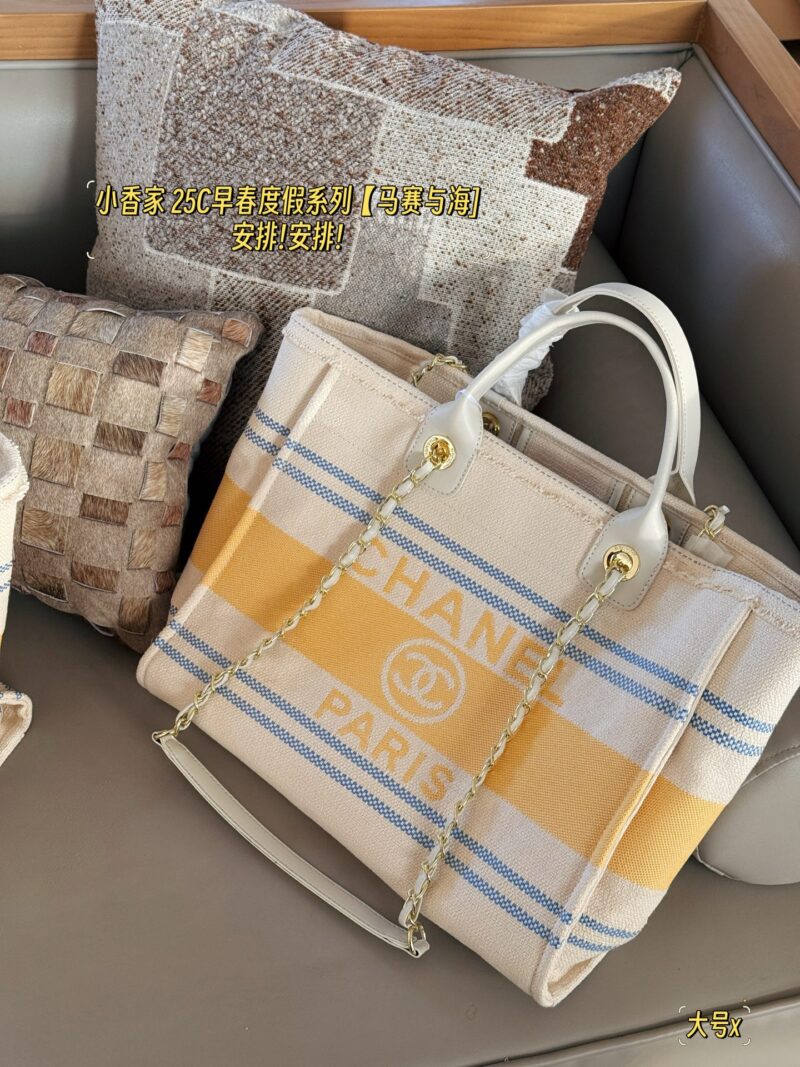 b296a20899.jpg 355355 without box
Size: 38 * 30cm (large)
33 * 25cm (small)
Xiaoxiangjia 25C Early Spring Vacation Series
Marseille and the Sea
Arrange it! Arrange it!
This beach bag released this year is so beautiful!
People are already eagerly anticipating it!