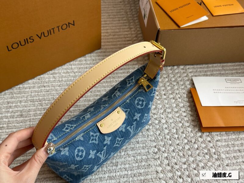 210 box
size：20 11cm
Cowboys are out again this year
L denim denim armpit bag!
think constantly of! [Teeth] [Teeth]