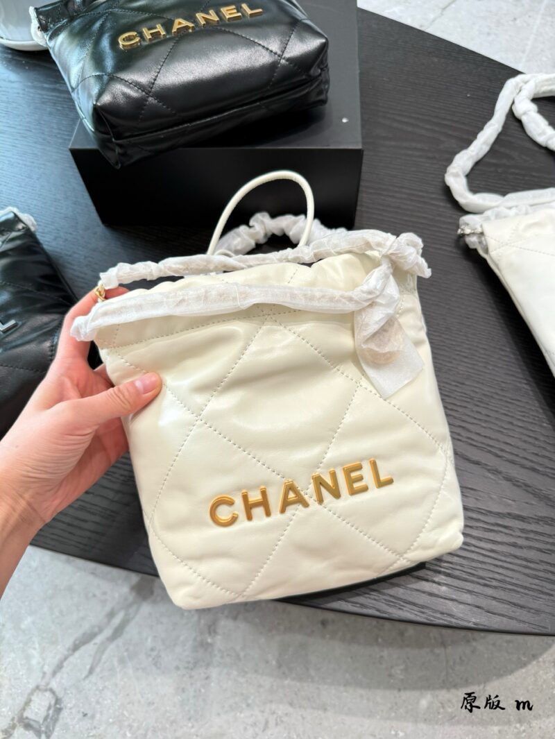 Chanel Mini Garbage Bag P260 Original Sheepskin
Can be carried by hand or slung over
The new season's C position! Get up the little girl who used to have a casual style with 22 bags
Can be carried by hand or slung over, exquisite and cute 18 × 20 bo...