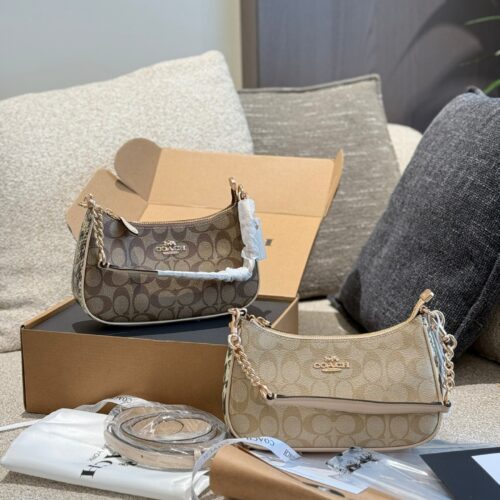 Coach Mahjong Pack is now available on page 225
The lowest price recently! If you like this one, you can buy it now. Coach Teri armpit crossbody bag, large mahjong bag, dark coffee logo, light coffee logo, size: 24.5 * 15.5 * 7.5cm, double box packaging