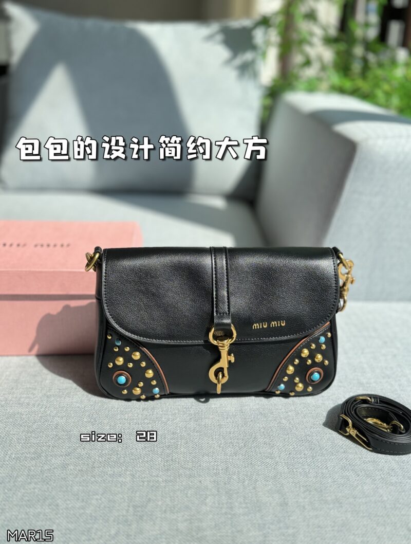 Color card ??
MIU MIU rivet stick bag, armpit bag, shoulder bag, crossbody bag