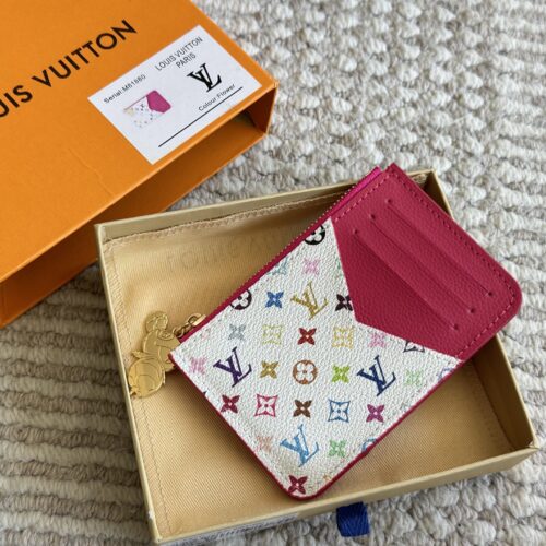 155 boxes
size:12*8cm
Cute things can heal everything
The white tri colored card bag from L's family is indeed very outstanding
White tri color with a red lining!
It's really amazing!