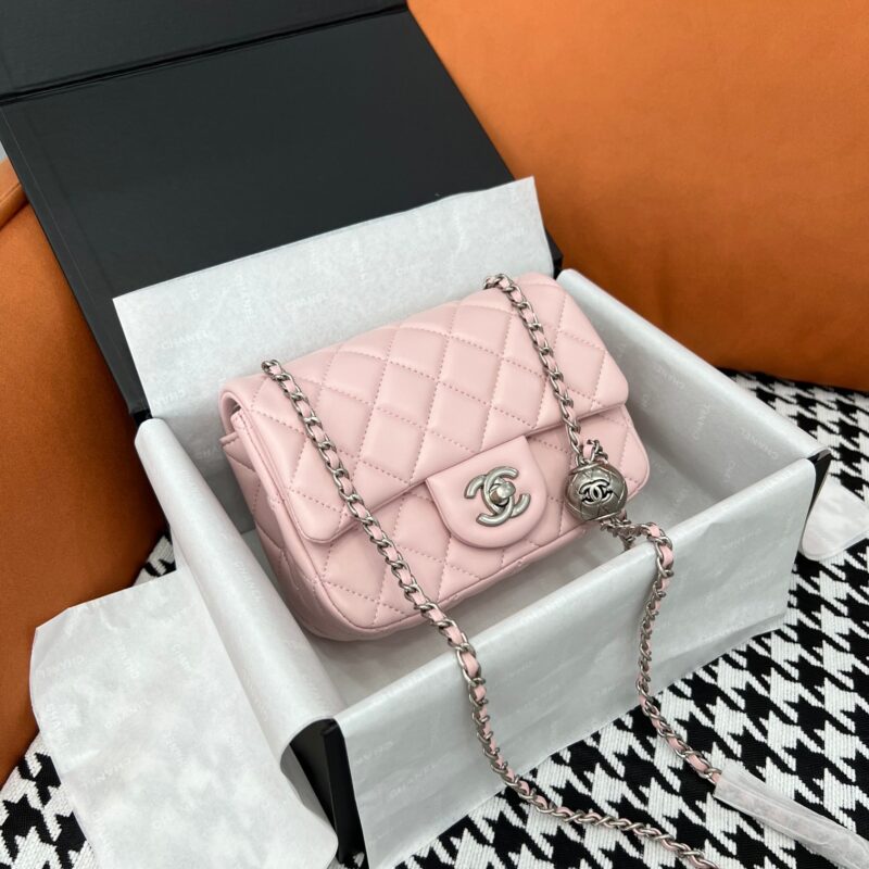 Classic silver ball square fat guy
Size 17 * 12.5 * 5
Microfiber sheepskin
Folding box airplane box packaging