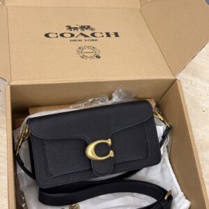Complete packaging
Gucci's new Ophidia handbag collection NEW
The Gucci Ophidia collection continues to grow and expand, bringing stunning new products every season. This handbag is one of the Epilogo: series and comes with a detachable shoulder stra...