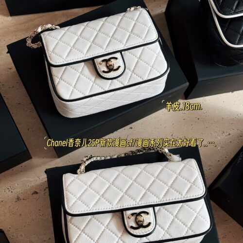 305 295 box sheepskin
Size: 20 * 12cm (large)
18 * 13cm (small)
Xiaoxiangjia 25P New Manga CF
It's really beautiful .….
The physical object is super cute
Do you prefer white or black borders?
