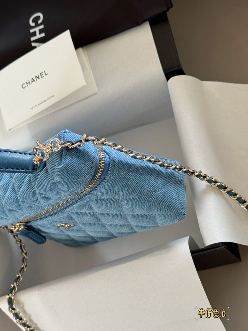 b44238f186.jpg 230 box
Size: 20 (base width) * 12cm (height)
Xiaoxiangjia Light Cowboy Lunch Box Pack Lp
The square and upright shape is particularly exquisite when lifted
The color is a refreshing light denim blue,
Direct age reduction effect
Really cute
Can be sw...