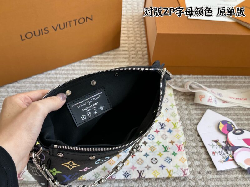 b450355c90.jpg 260 box original single version
size:22*12cm
L Home Mahjong Bun! Replica
?? Short shoulder straps! chain ??
Everything is available!!
Summer mahjong bag is more suitable, really fragrant armpit bag