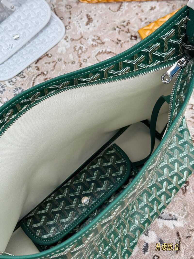 b46b395d6e.jpg 205 unboxed upgraded version
size:32*25cm
Goya's New Hobo Underarm Bag/Spring Yellow and Green!
Leather/leather/workmanship have all been upgraded!
From beginning to end, everything was booked by customers!
Hobo is perfect for commuting!
Search for...