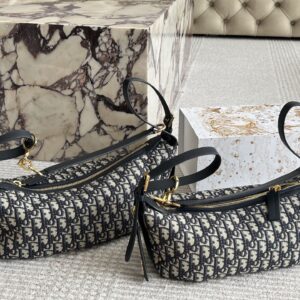 Dior vintage bento bag is stylish, casual, and full of relaxation
Interpreting a fashionable new posture, with a stylish and casual appearance, inadvertently revealing a sense of relaxation. Put on an off shoulder top and black skirt, adding a touch ...